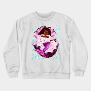 Mermaid spa day in Oyster clam shell 2 - Black anime mermaid in bubble bath. Pretty black girl with Afro hair, green eyes, Cherry pink lips and dark brown skin. Hair love ! Crewneck Sweatshirt